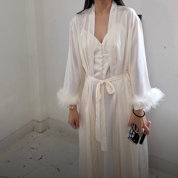 White cream bridal robe with fuzzy sleeve trim size M - Picture 13 of 14